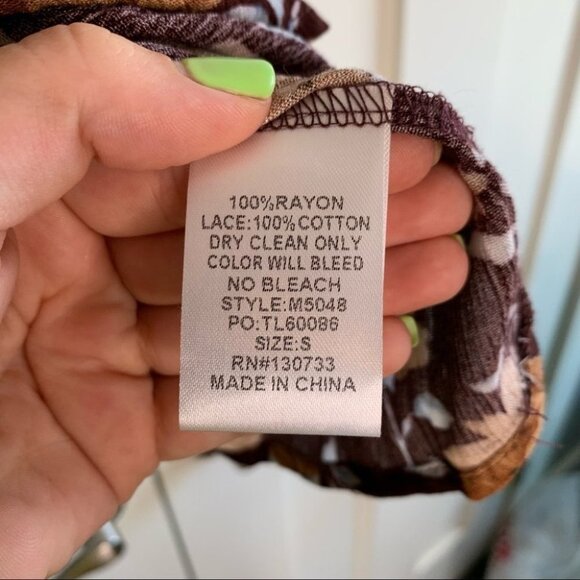 Umgee Brown Floral V cut Flowy Blouse Size Small - Picture 4 of 12